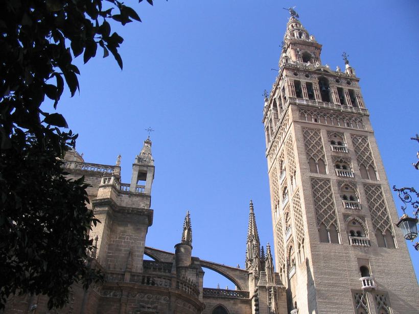 La Giralda de Sevilla, fue el minarete de la antigua mezquita de la ciudad