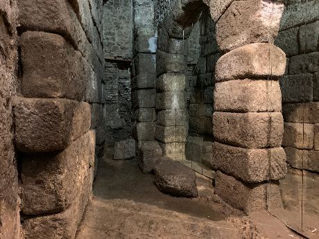Las Cuevas de Hrcules, antiguas cisternas romanas, iglesia medieval  y sus leyendas mgicas