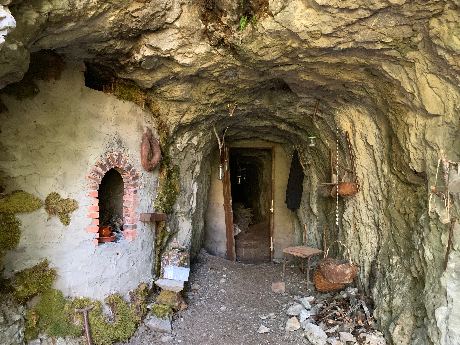 Ruta de la Cueva de la Vieja del Monte, tradicin, leyenda y naturaleza, en el hayedo de las Viescas en Riao