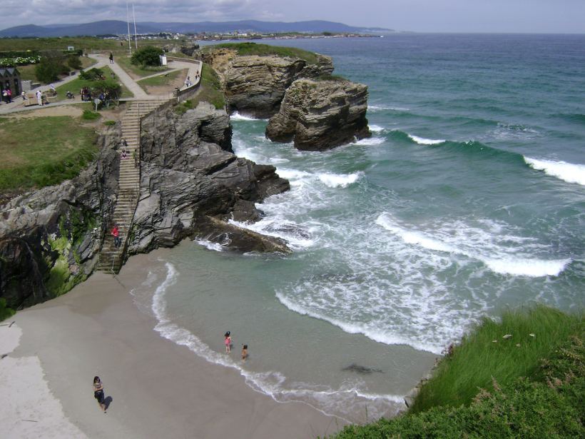 Playa de Las Catedrales, espectaculares acantilados con forma de arcos