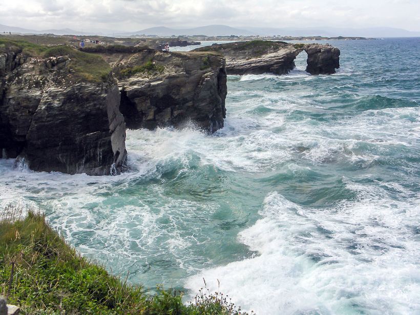 Playa de Las Catedrales, espectaculares acantilados con forma de arcos