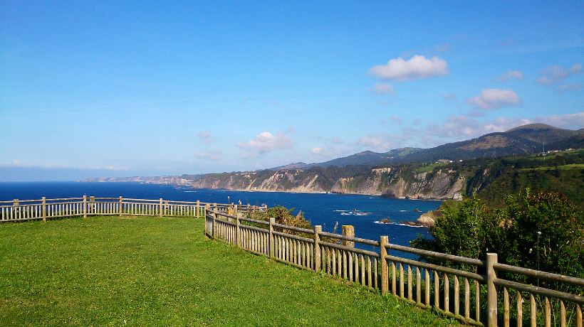 Campo de La Regalina, impresionantes vistas de la costa asturiana