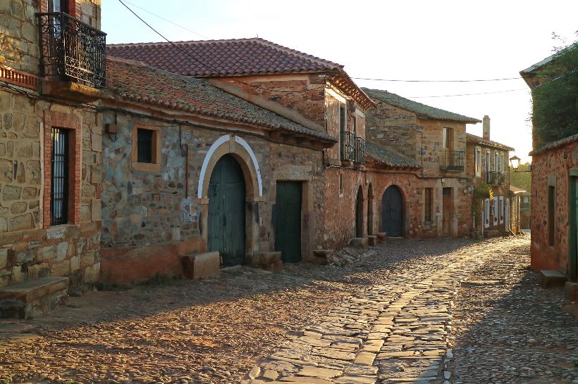 Castrillo de los Polvazares, el cocido maragato y por qué se sirve al revés