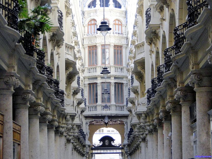 El modernista Pasaje Lodares en Albacete, uno de los tres que se conservan en España