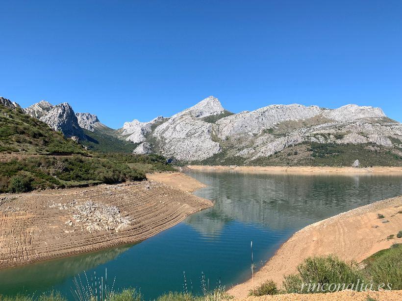 Ruta de la Cueva de la Vieja del Monte, tradición, leyenda y naturaleza, en el hayedo de las Viescas en Riaño