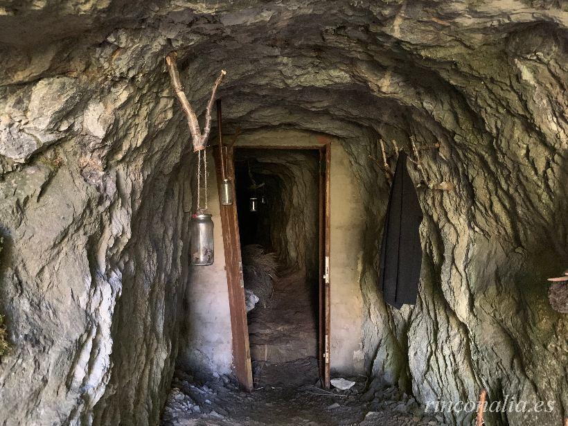 Ruta de la Cueva de la Vieja del Monte, tradición, leyenda y naturaleza, en el hayedo de las Viescas en Riaño