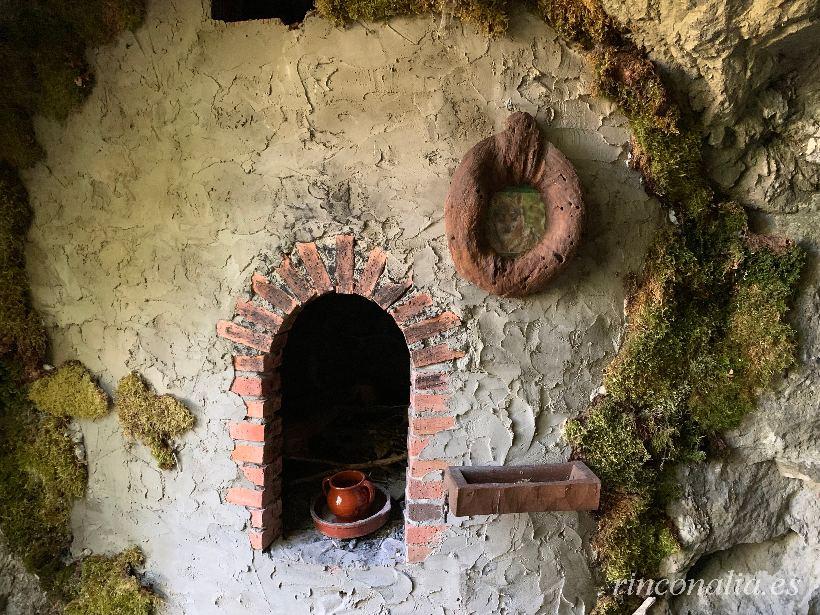 Ruta de la Cueva de la Vieja del Monte, tradición, leyenda y naturaleza, en el hayedo de las Viescas en Riaño