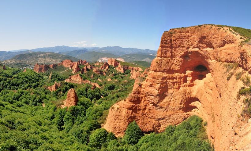 Visitar las Médulas, un paisaje resultado de la mayor mina de oro a cielo abierto romana en el Bierzo 