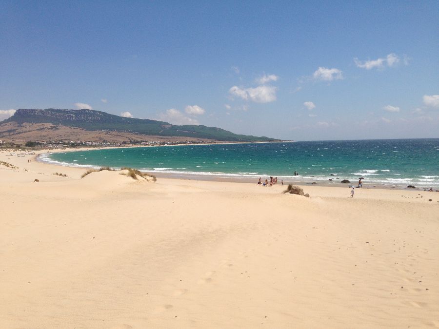 La Playa de Bolonia y su duna, una de las últimas playas vírgenes