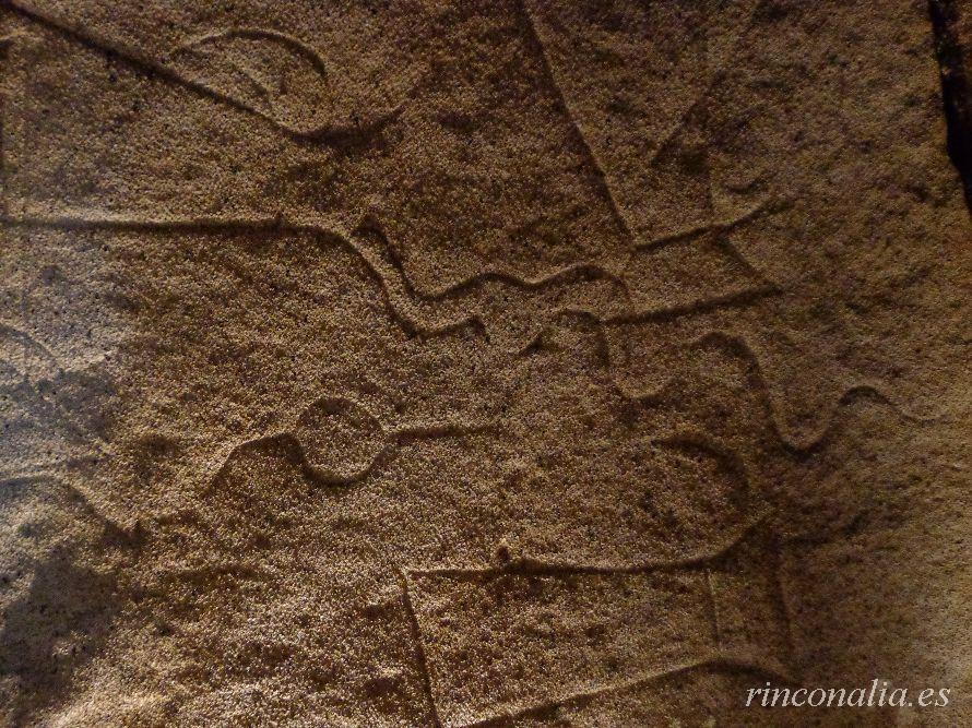 El Dolmen de Dombate, descubre los curiosos petroglifos y pinturas rupestres de su interior