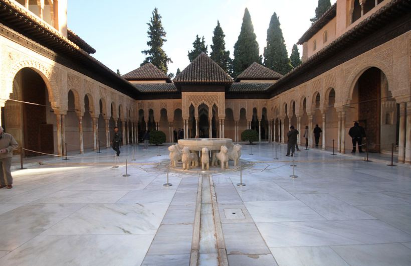 Alhambra de Granada, una ciudad palatina andalusí