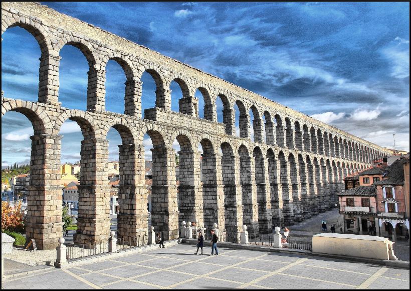 El Acueducto de Segovia, la leyenda de la aguadora y el diablo, sobre quién lo construyó