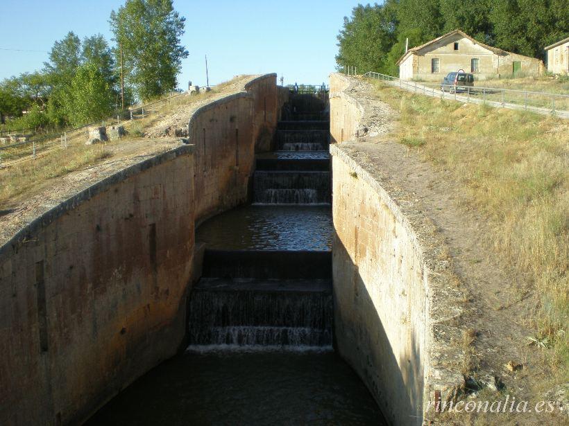 Canal de Castilla a su paso por Frómista,  ingeniería hidráulica del siglo XVIII