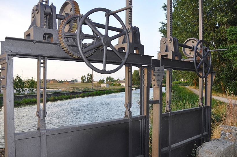 Canal de Castilla a su paso por Frómista,  ingeniería hidráulica del siglo XVIII