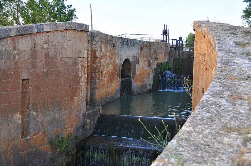 Canal de Castilla a su paso por Frómista,  ingeniería hidráulica del siglo XVIII