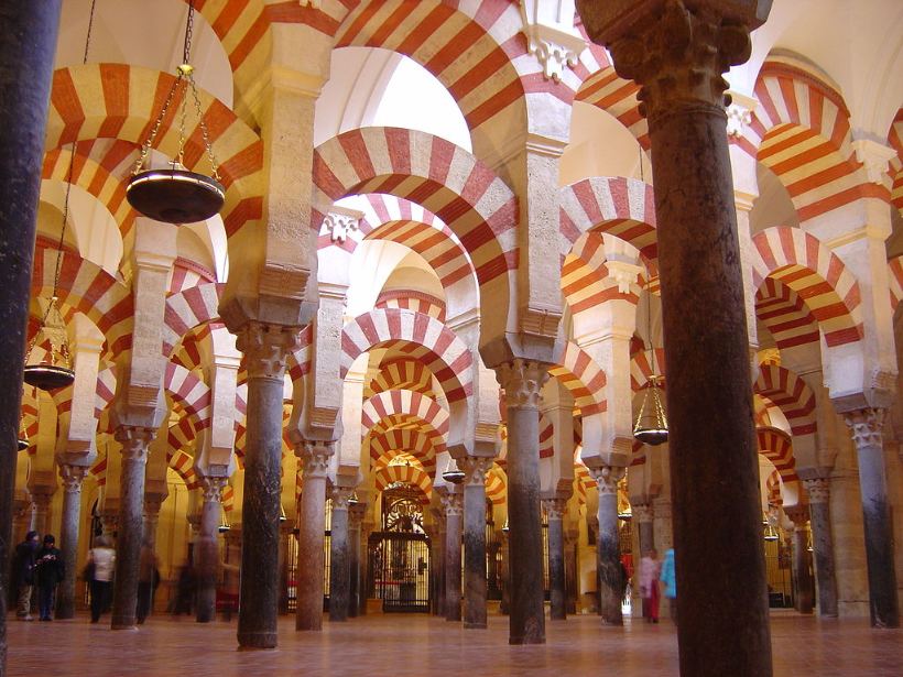 Mezquita-Catedral de Córdoba, admira su impresionante bosque de columnas