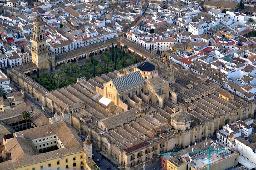 Mezquita-Catedral de Córdoba, admira su impresionante bosque de columnas