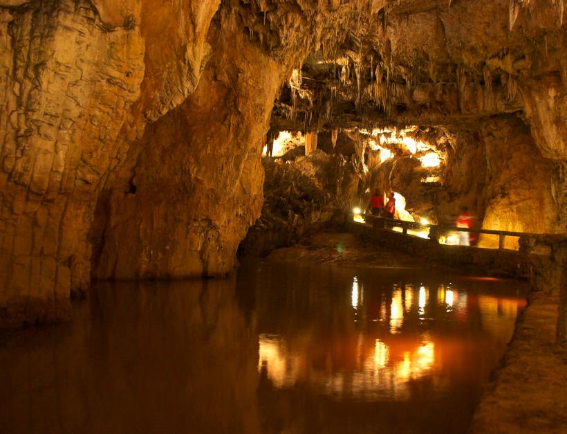La Cueva de Valporquero en Vegacervera, descubre sus curiosas formaciones