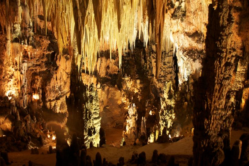 La Cueva de Valporquero en Vegacervera, descubre sus curiosas formaciones
