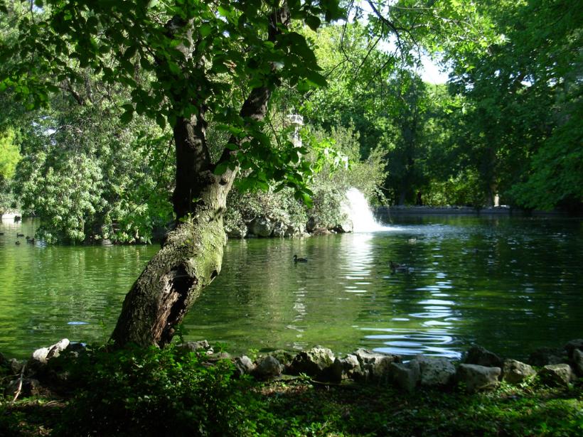 Jardín Histórico El Capricho, cuyo origen se remonta a finales del siglo XVIII