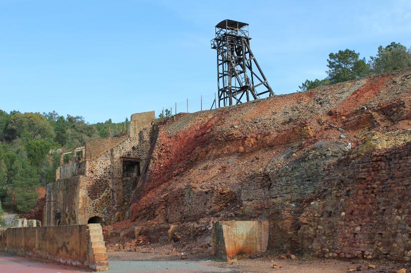 Parque Minero de Riotinto, visita una galería de mina, una casa victoriana y viaja en un auténtico tren antiguo