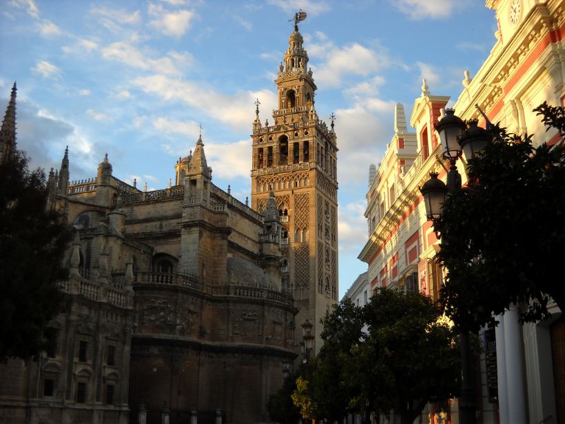 La Giralda de Sevilla, fue el minarete de la antigua mezquita de la ciudad