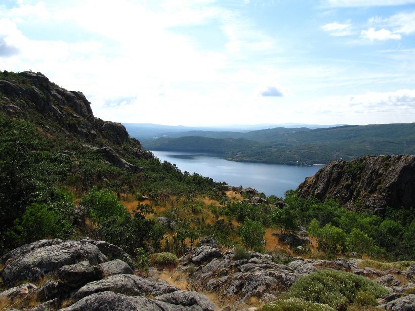 Lago de Sanabria, el lago mas grande de España y el mayor de Europa de origen glaciar