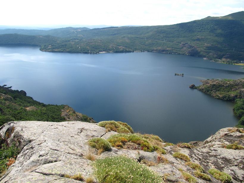Lago de Sanabria, el lago mas grande de España y el mayor de Europa de origen glaciar