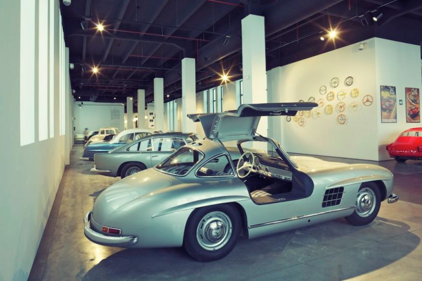 Museo automovilístico y de la moda, una curiosa mezcla, en un edificio histórico