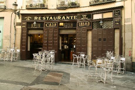 La taberna centenaria Casa Labra y sus ricas tapas de bacalao