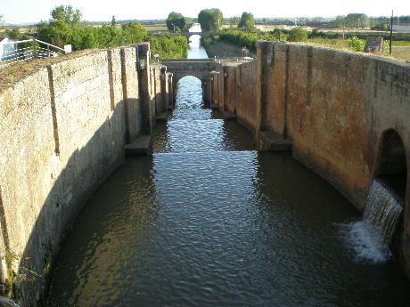Canal de Castilla a su paso por Frómista,  ingeniería hidráulica del siglo XVIII