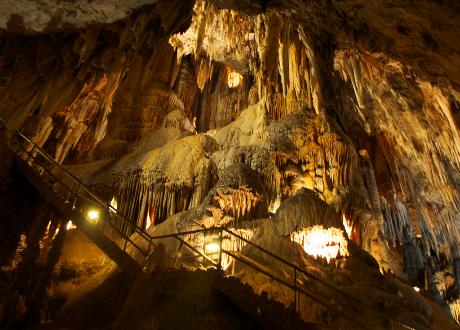 La Cueva de Valporquero en Vegacervera, descubre sus curiosas formaciones