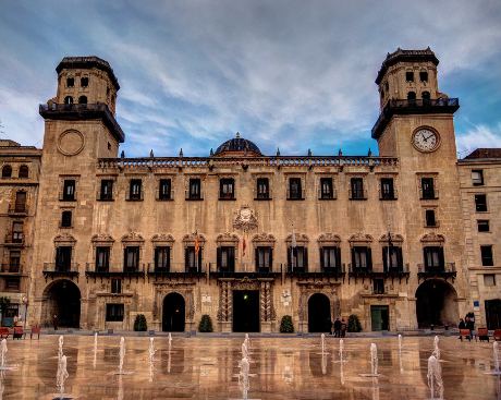 Cota cero de altitudes en el Ayuntamiento de Alicante