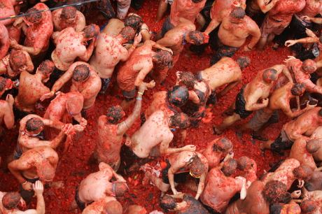 La Tomatina de Buol, la batalla de los tomates